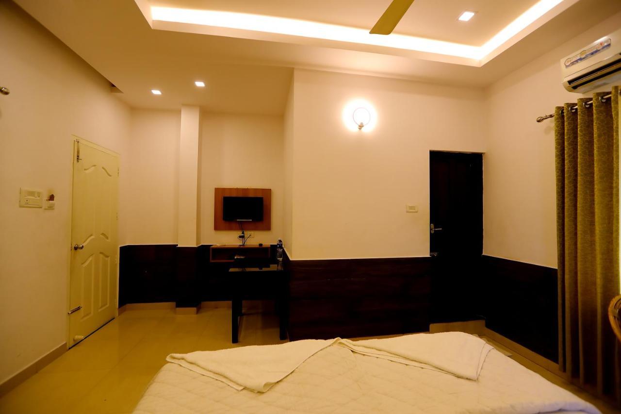 Sapphire Inn Nedumbassery Eksteriør bilde