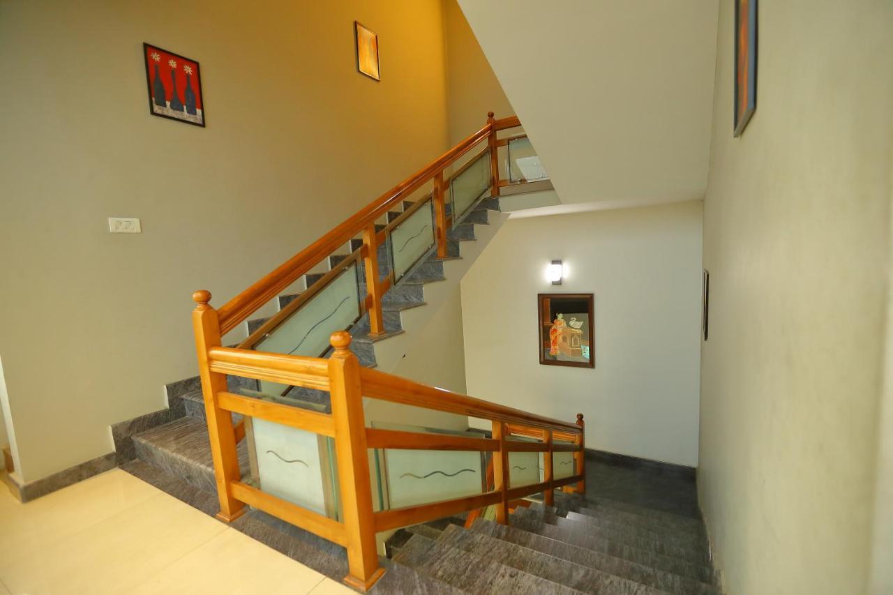 Sapphire Inn Nedumbassery Eksteriør bilde