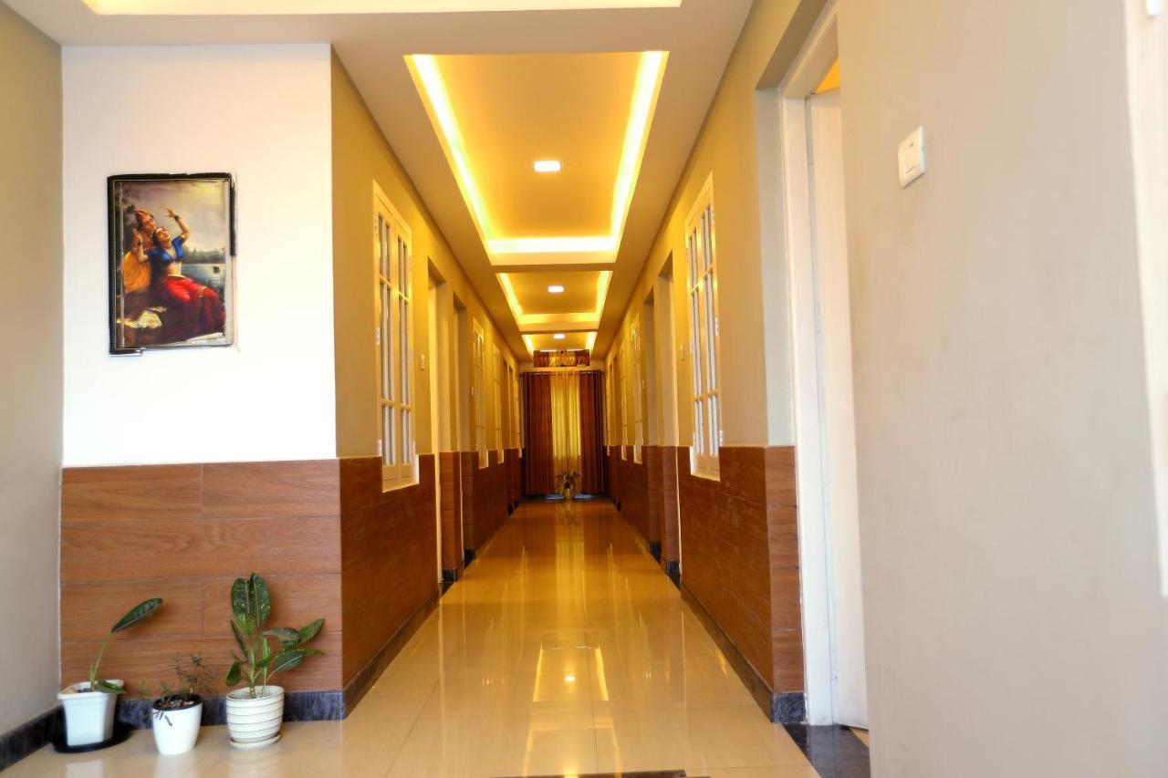 Sapphire Inn Nedumbassery Eksteriør bilde