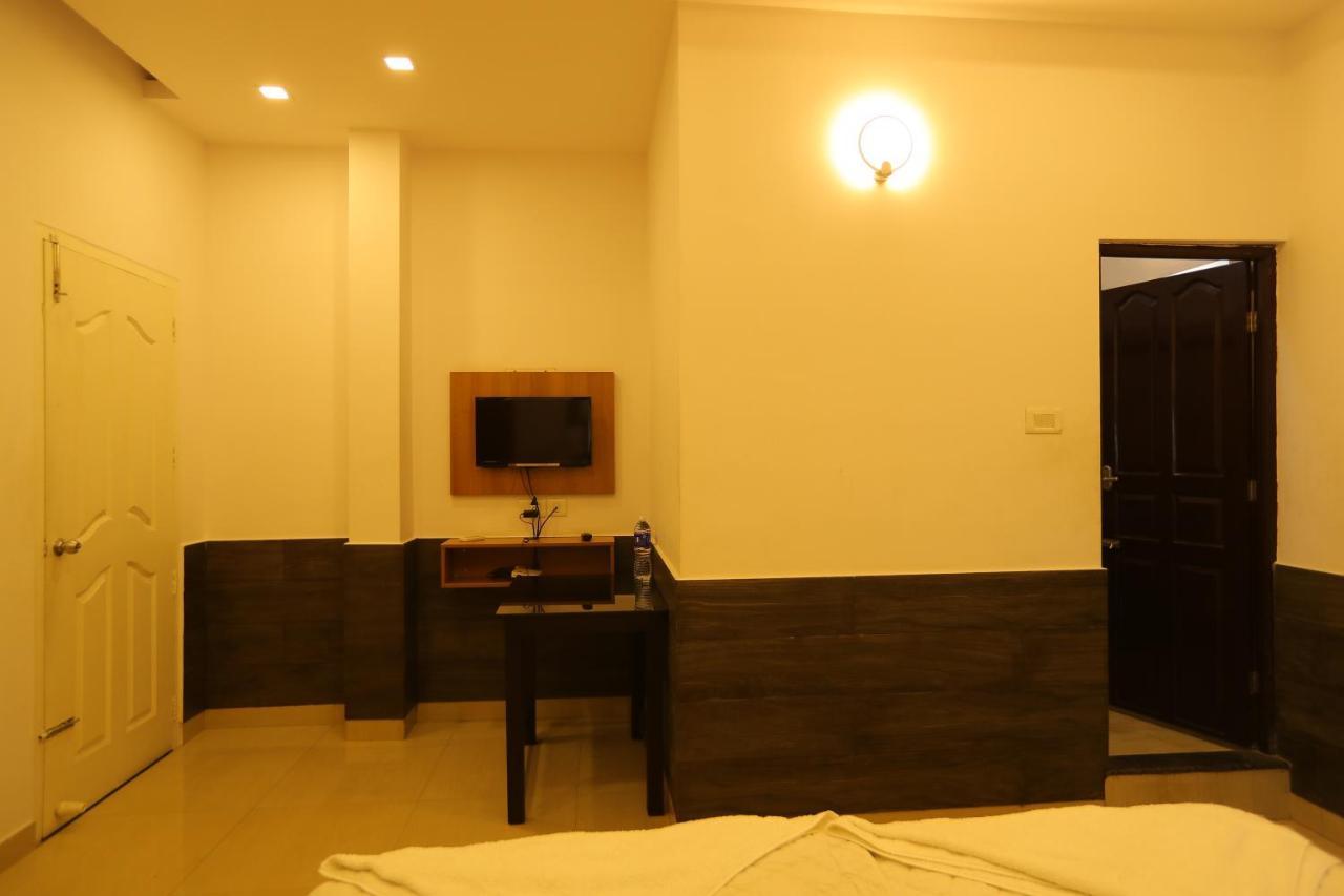 Sapphire Inn Nedumbassery Eksteriør bilde